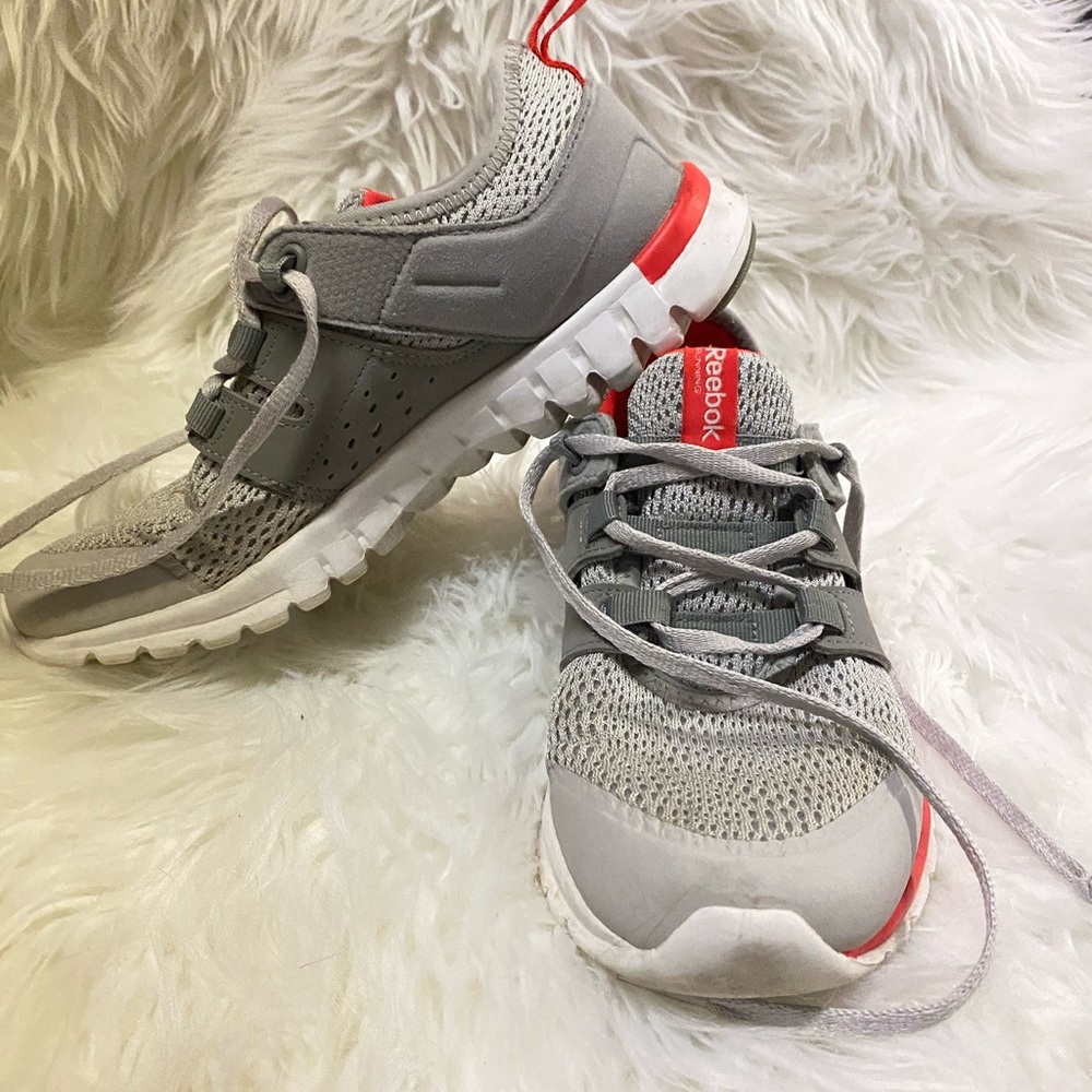 Women’s Reebok Tennis shoes 👟